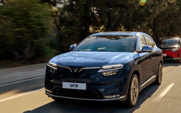 Xe VinFast VF8 Lux xanh 4 chỗ bao xe Sài Gòn Vũng Tàu